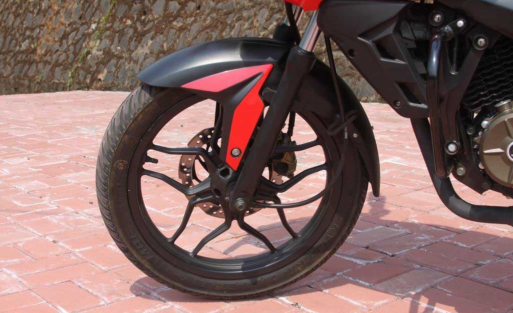 bajaj-pulsar-as150-telescopic-fork